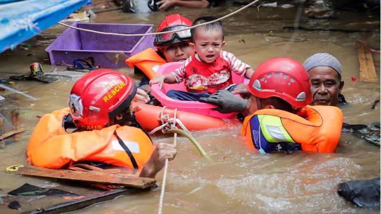 U novim poplavama u Indoneziji 53 poginulih, 175.000 raseljenih